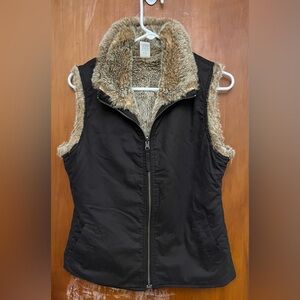 GAP Brown and Tan Faux Fur Vest/ Reversible  XS
Winter warm